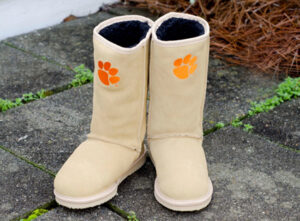 Ladies Fashion: Fan Uggs 2