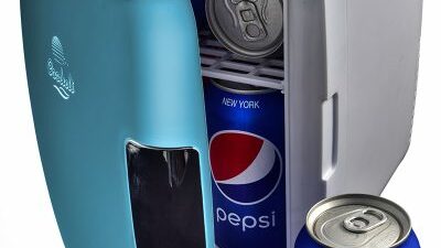 Mini-fridge scores big: one device can cool and heat 1