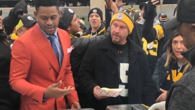 Steelers receiver JuJu Smith-Schuster goes tailgating 2