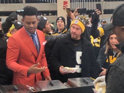 Steelers receiver JuJu Smith-Schuster goes tailgating 2