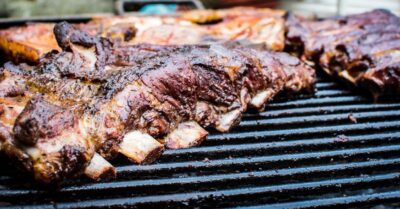 Rib Lovers Get Your Tongs Ready! Here’s Our Master Guide To The Best Tailgating Ribs