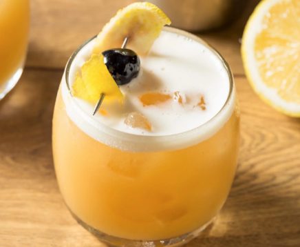 15 Champagne Cocktails To Ring In The New Year 8