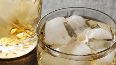 The overtime cocktail with Jameson whisky in a highball glass filled with ice