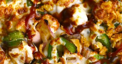 a bbq chicken pizza with green pepper