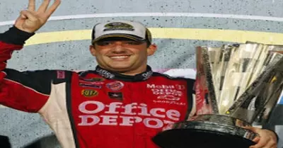 Tony Stewart Smokes Shrimp
