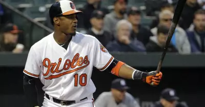 Adam Jones hosts charity tailgate in Baltimore