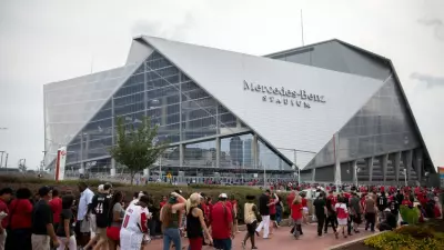 Atlanta brings "extreme tailgating" to championship game 1