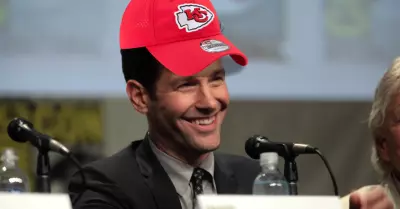 2021 Super Bowl Fans -- Paul Rudd Chiefs