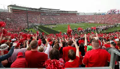 Inside Tailgating’s Master Guide To Celebrating New Years In Style 2 ITbowlrose4.jpg 1000x576 1