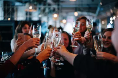 15 Champagne Cocktails To Ring In The New Year 2 Ring The New Year In Right With These 15 Bubbly Champagne Cocktails