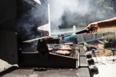 Tips To Make Your Tailgate Food Grill Like Brand New Again 2 cooking cheeseburger grill barbecue summertime grilling grilling barbeque bbq backyard bbq t20 XQzLnl