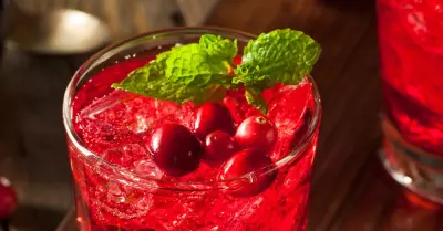 A tiger woods cocktail in a highball glass garnished with mint