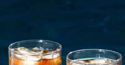 Two mr. Incredible cocktails in glasses with ice