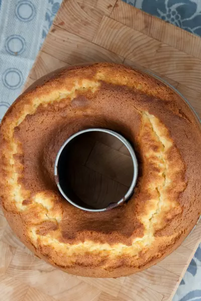 15 Classic Masters Recipes From The Augusta National Golf Club Menu 7 A circular pound cake on parchment paper